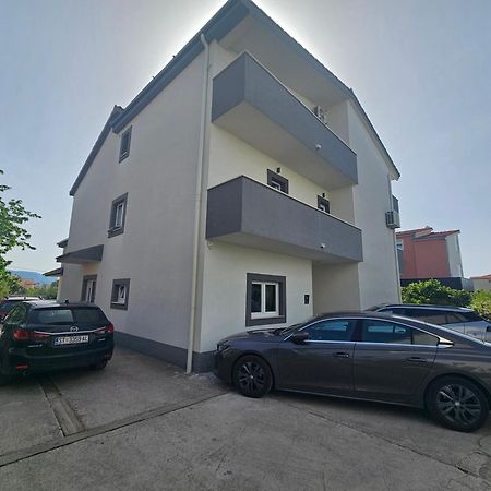 Apartmani Dianna Kaštela Eksteriør billede