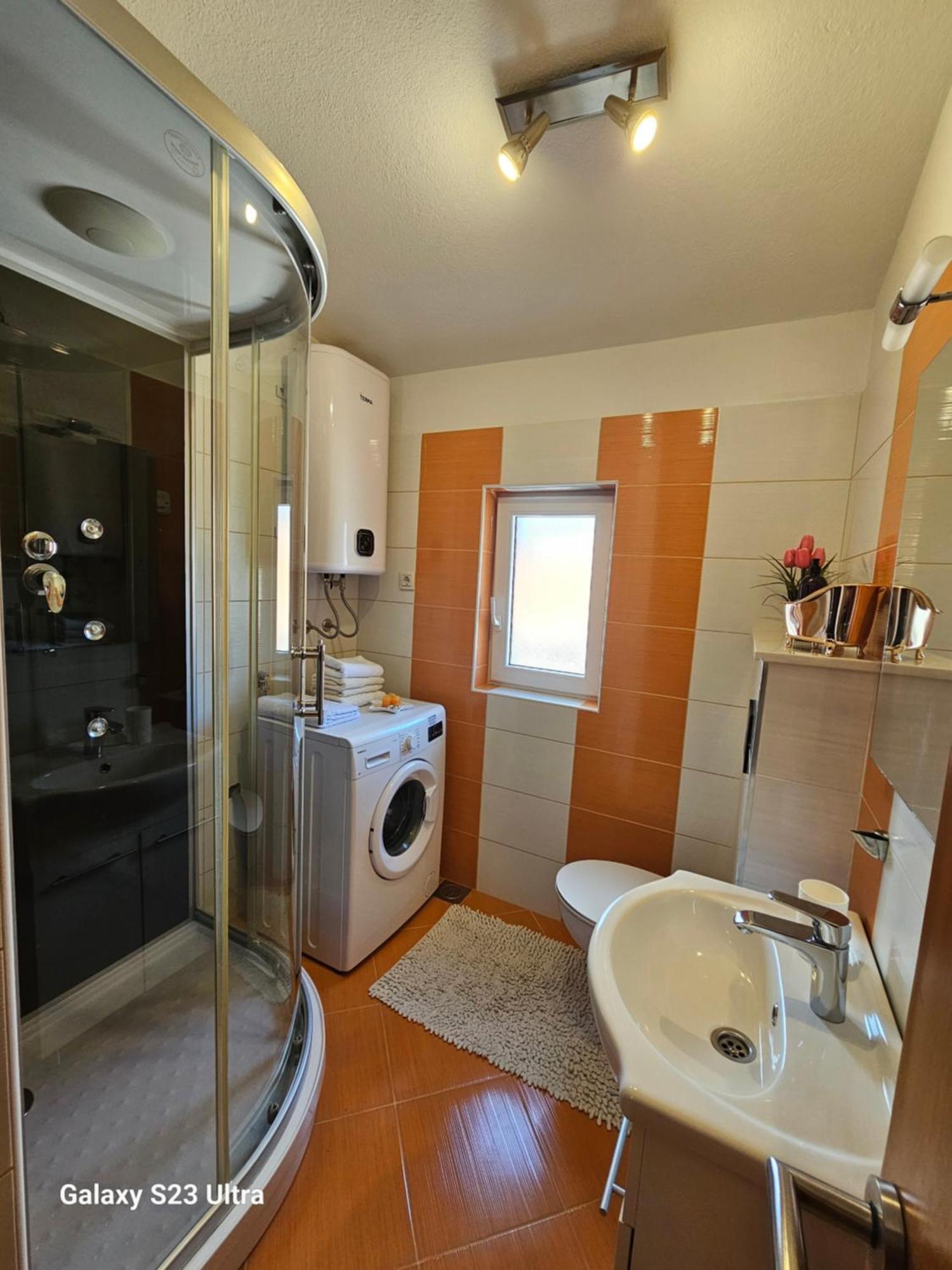 Apartmani Dianna Kaštela Eksteriør billede