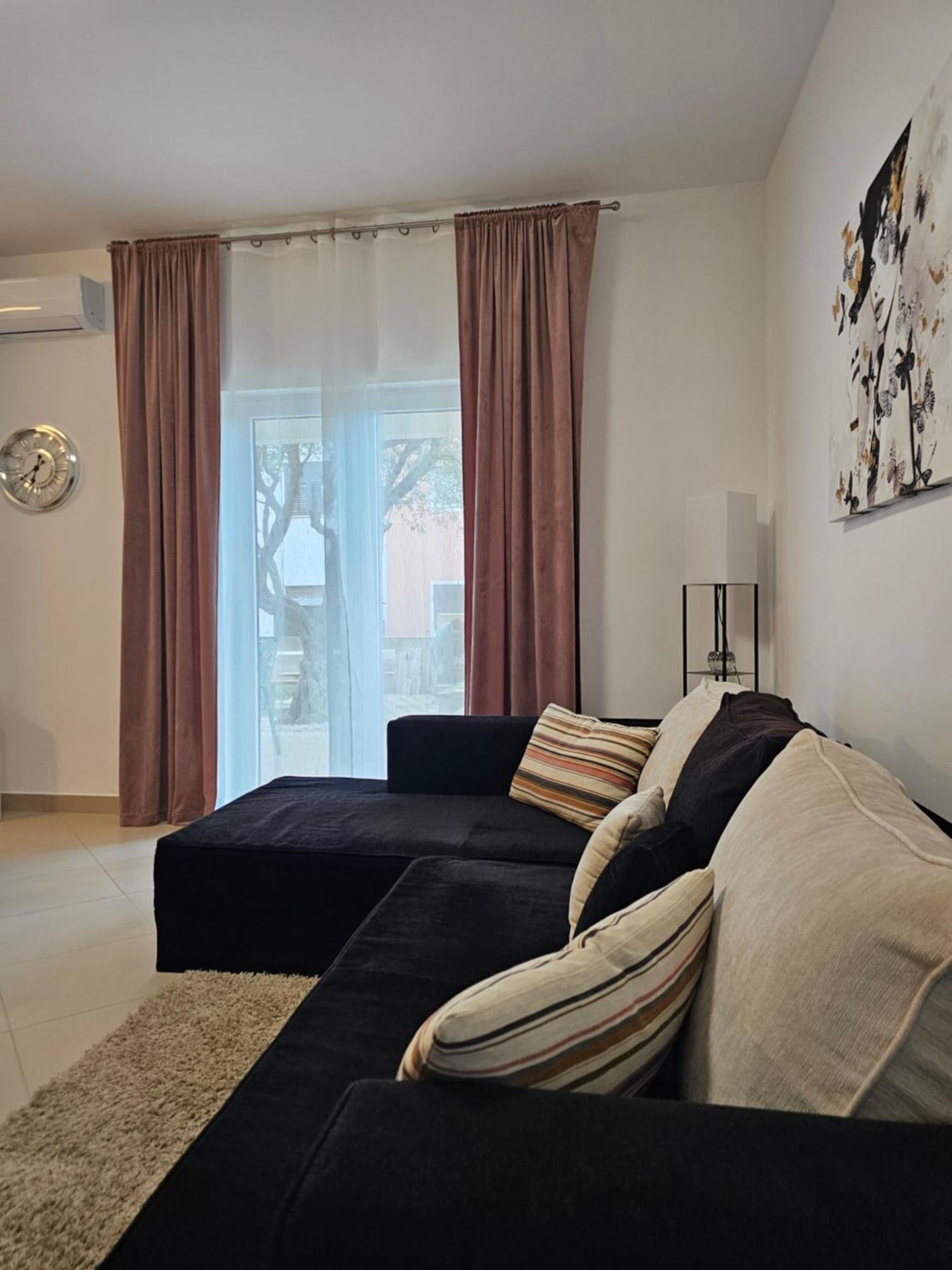 Apartmani Dianna Kaštela Eksteriør billede
